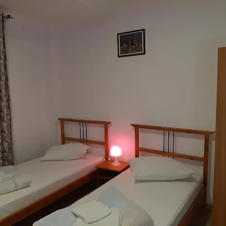 Carol 51 Auberge de jeunesse *