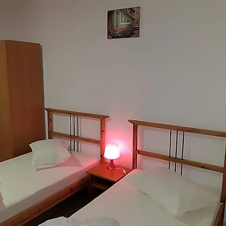 Carol 51 Hostel