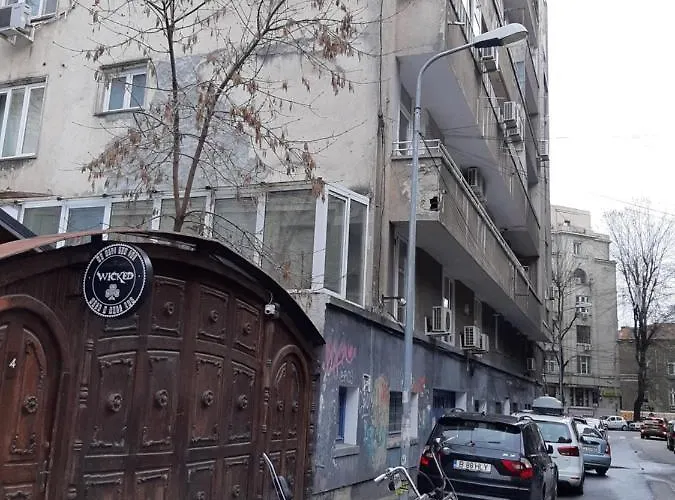 Хостел Carol 51 *