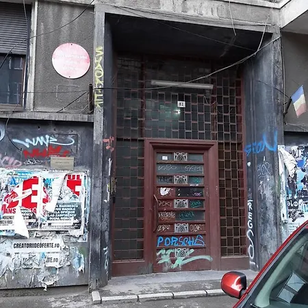 Хостел Carol 51 *