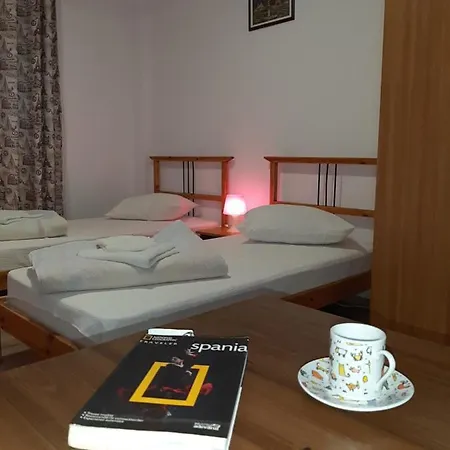 Carol 51 بيت شباب بوخارست